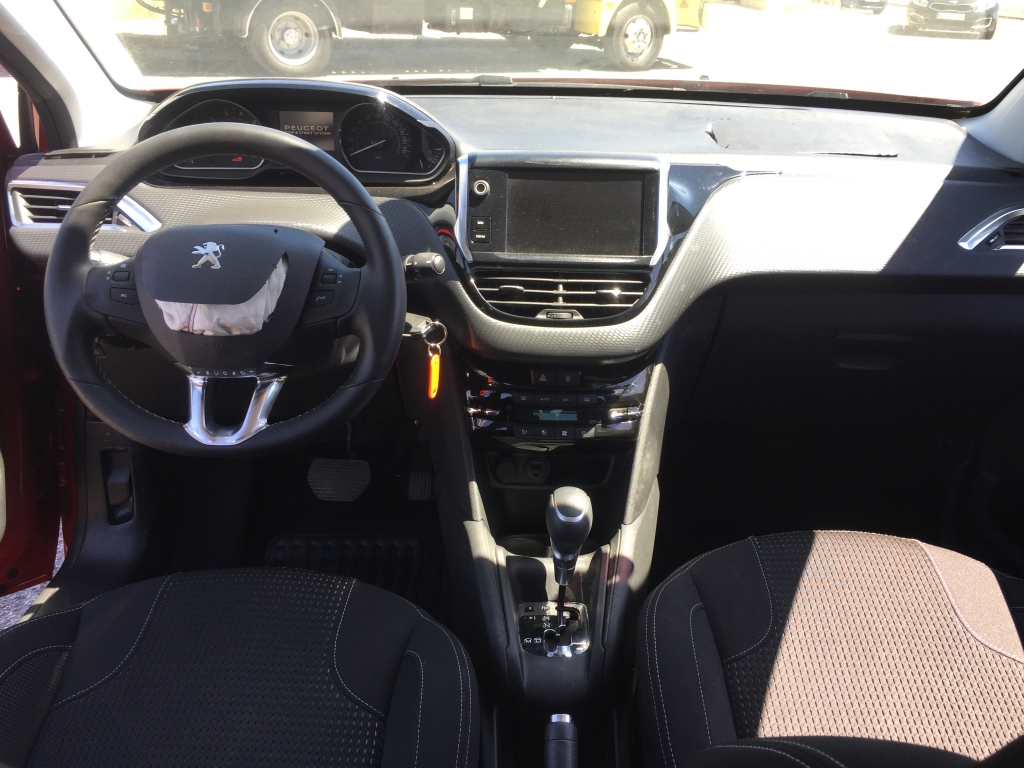 PEUGEOT 208 1.2 INY 110CV AUTOMATICO