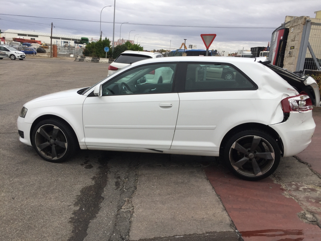 AUDI A-3 1.6 TDI 105CV