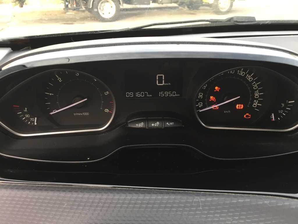 PEUGEOT 208 1.6 HDI 75CV