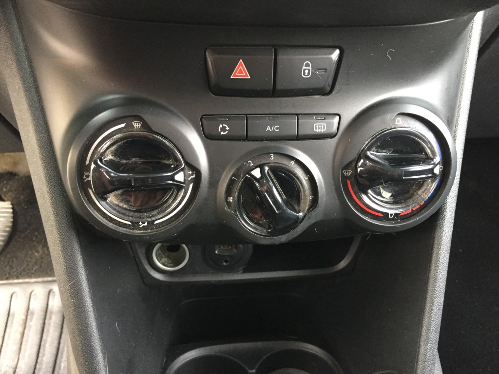 PEUGEOT 208 1.6 HDI 75CV