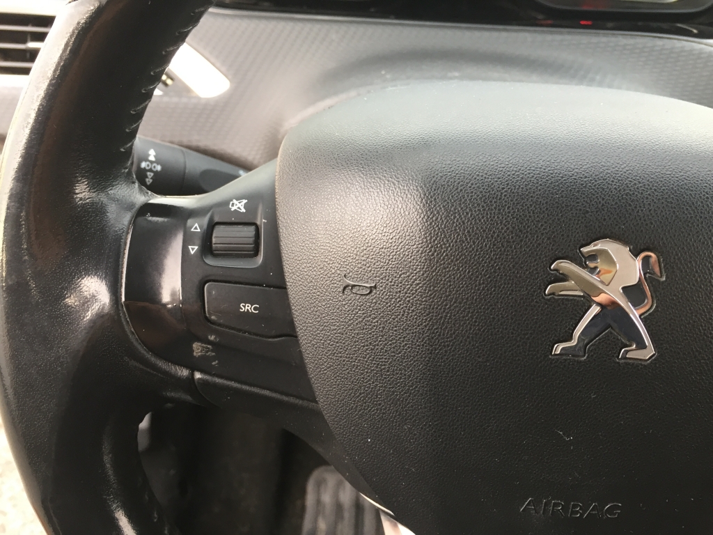 PEUGEOT 208 1.6 HDI 75CV