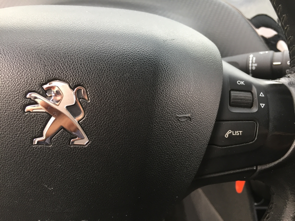 PEUGEOT 208 1.6 HDI 75CV