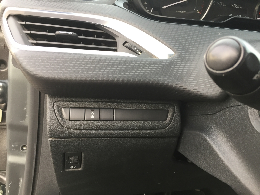 PEUGEOT 208 1.6 HDI 75CV