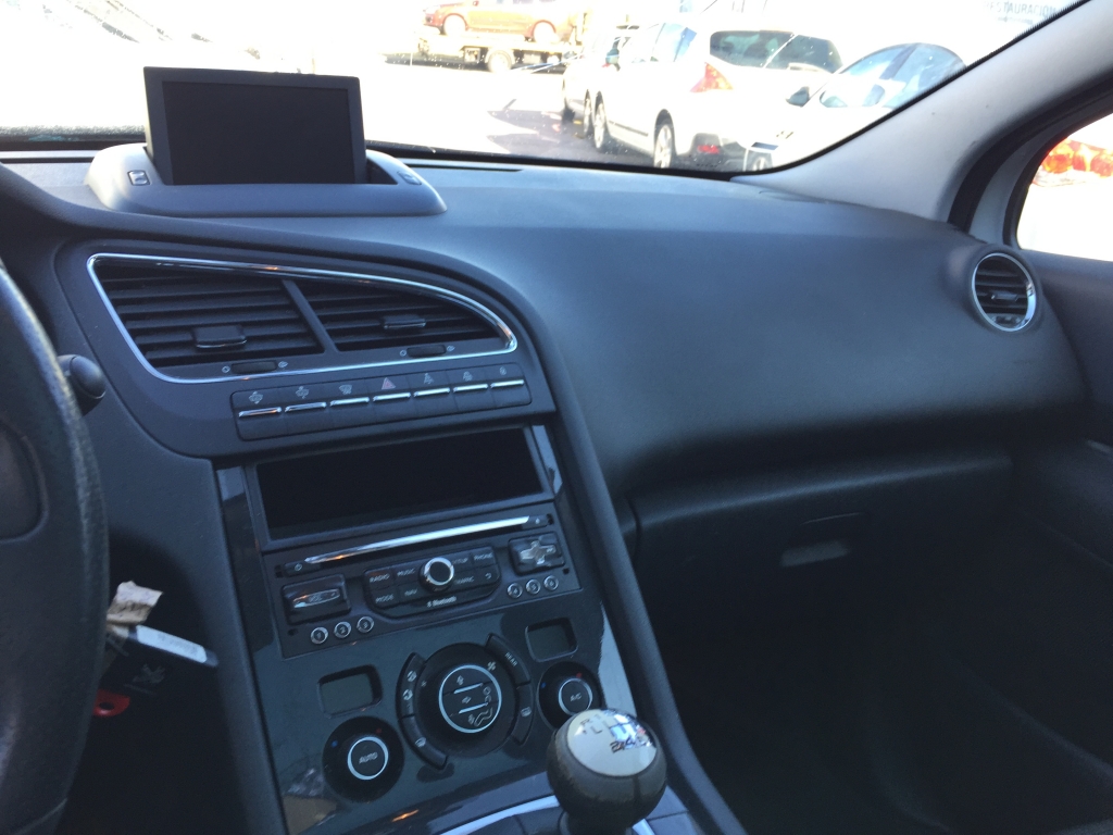 PEUGEOT 5008 1.6 HDI 115CV 7 PLAZAS