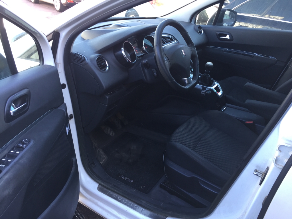 PEUGEOT 5008 1.6 HDI 115CV 7 PLAZAS