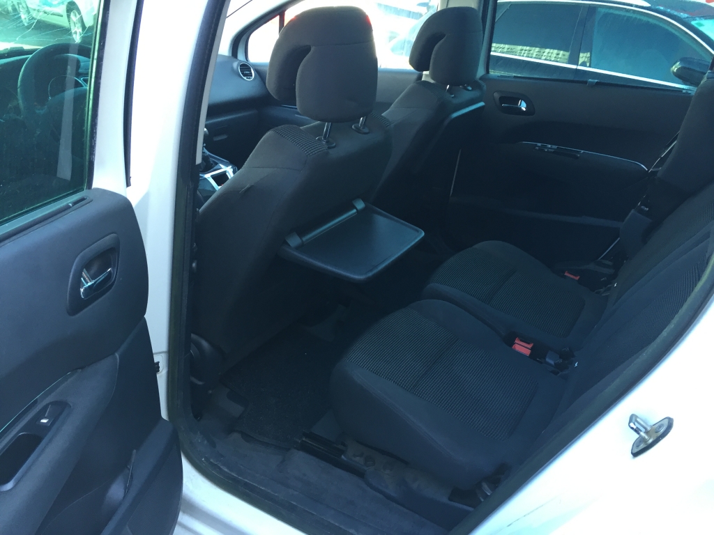 PEUGEOT 5008 1.6 HDI 115CV 7 PLAZAS