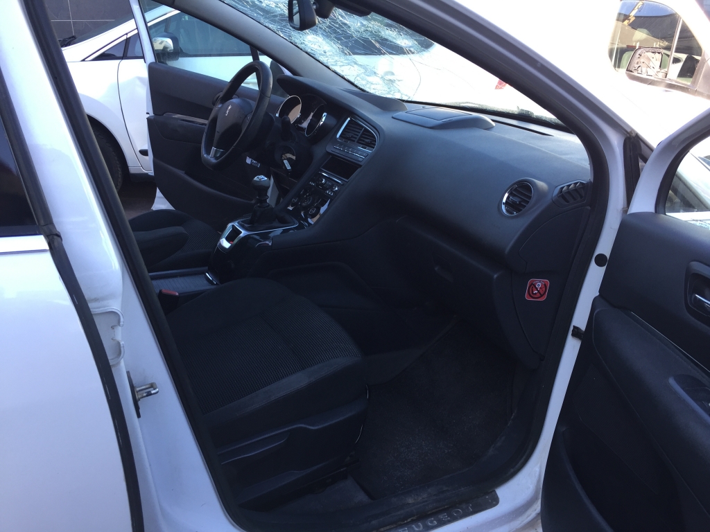 PEUGEOT 5008 1.6 HDI 115CV 7 PLAZAS