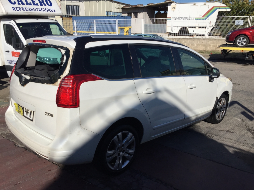 PEUGEOT 5008 1.6 HDI 115CV 7 PLAZAS
