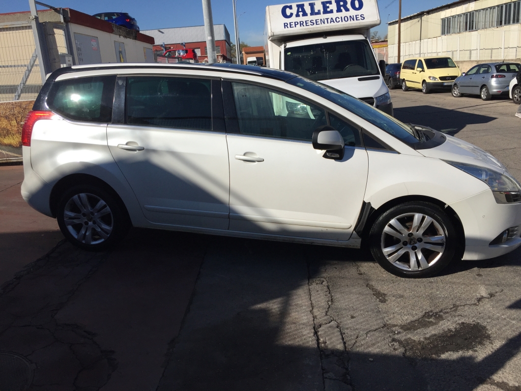 PEUGEOT 5008 1.6 HDI 115CV 7 PLAZAS