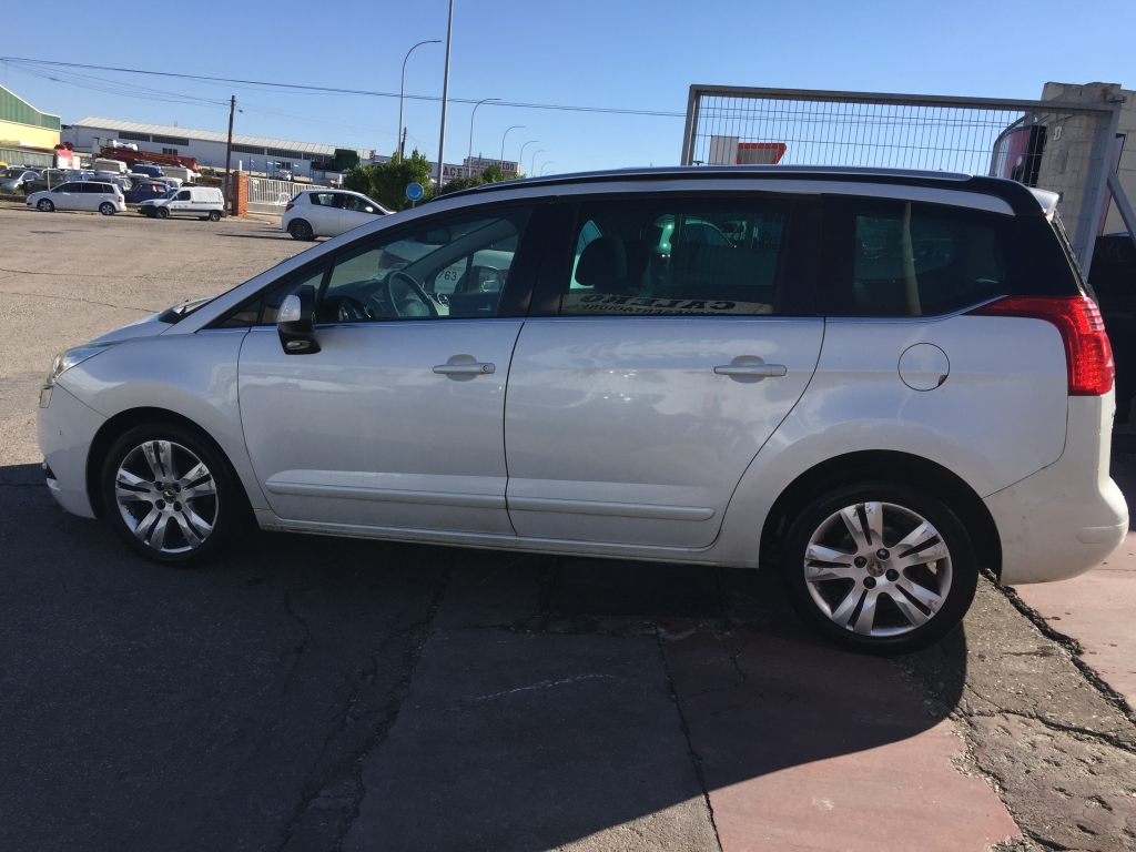 PEUGEOT 5008 1.6 HDI 115CV 7 PLAZAS