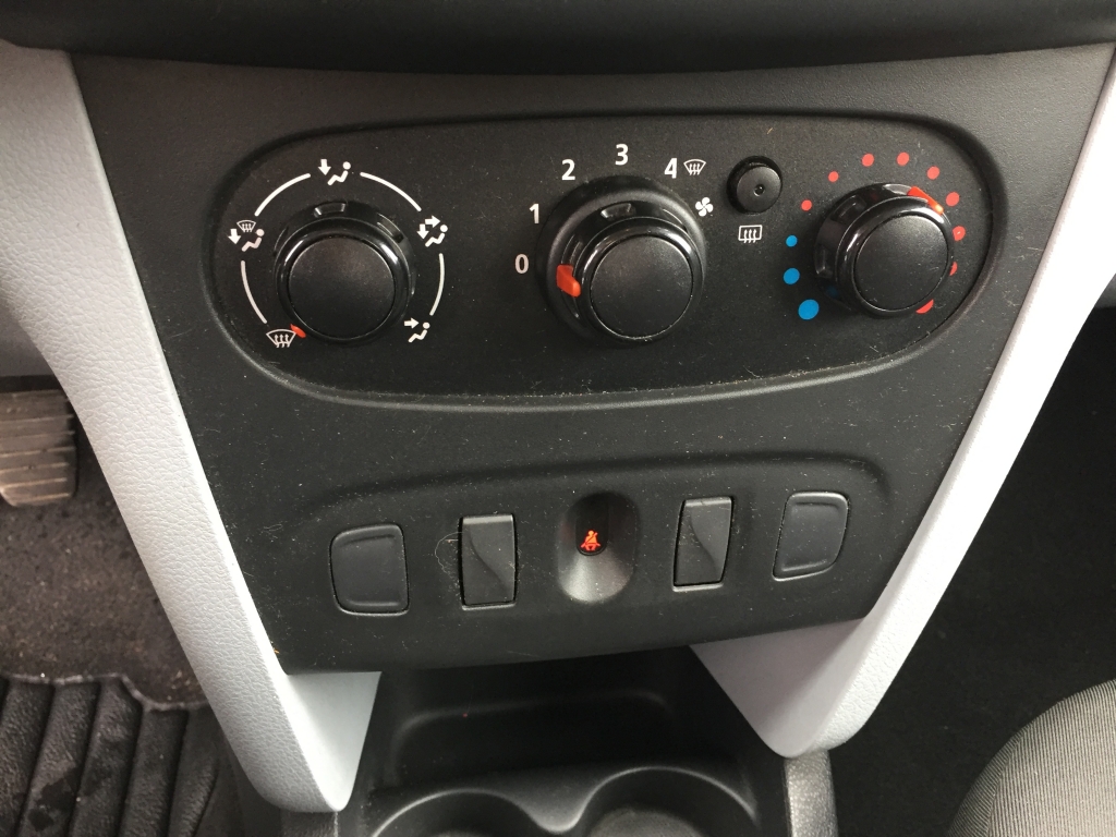 DACIA SANDERO1.4 INY 75CV