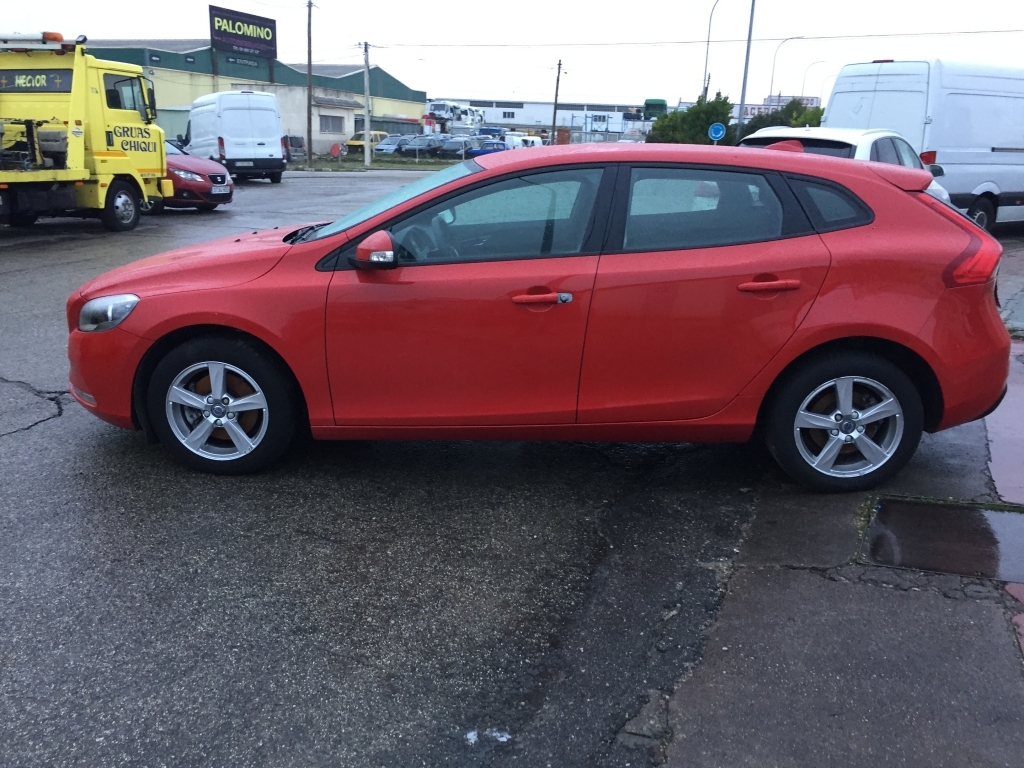 VOLVO V-40 2.0 INY 122CV