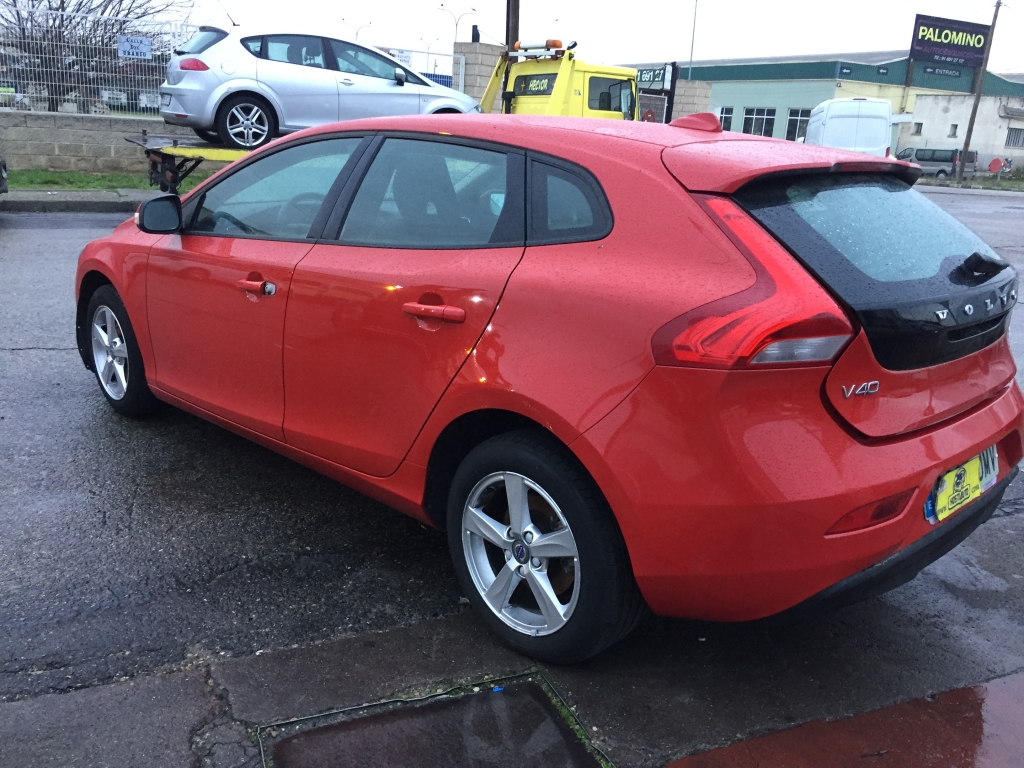 VOLVO V-40 2.0 INY 122CV