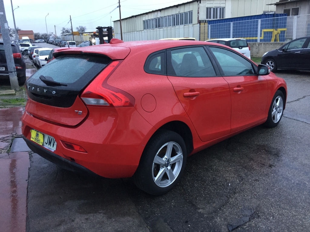 VOLVO V-40 2.0 INY 122CV