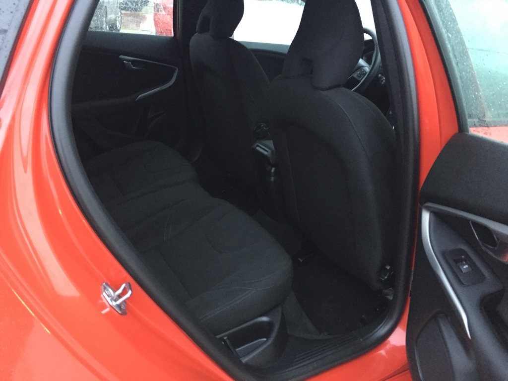 VOLVO V-40 2.0 INY 122CV