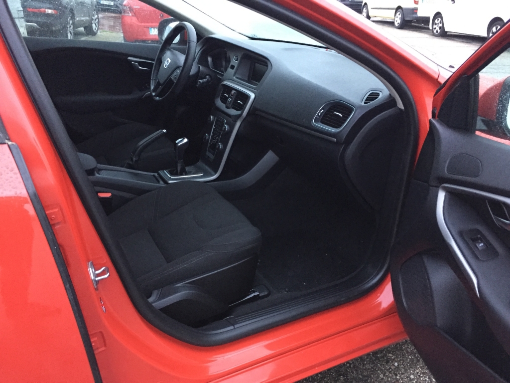 VOLVO V-40 1.7 INY 122CV