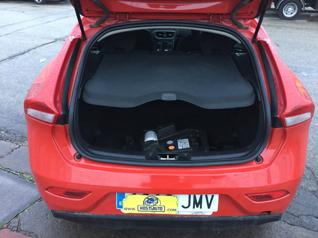 VOLVO V-40 1.7 INY 122CV