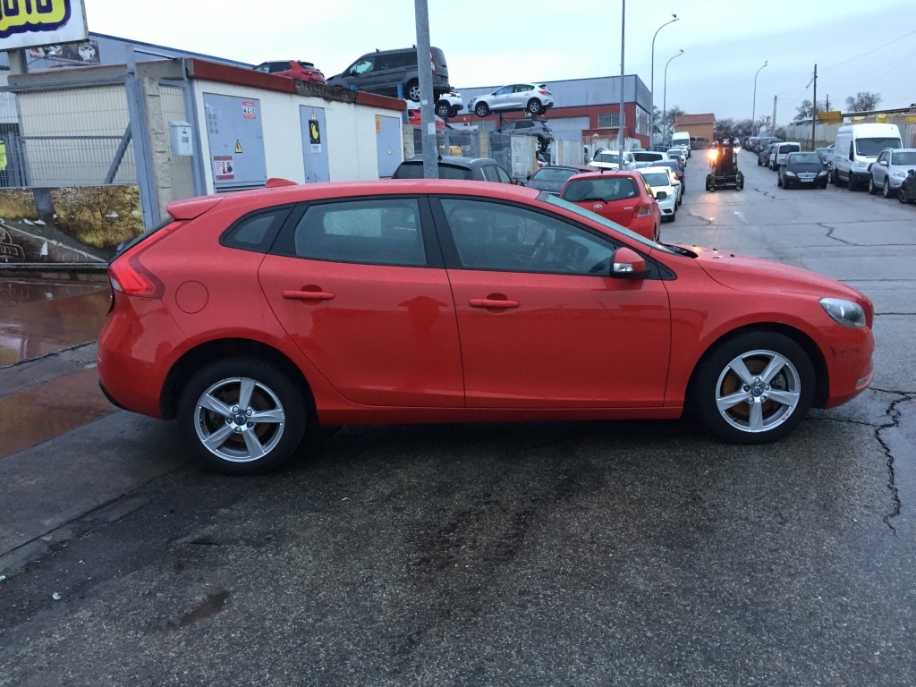 VOLVO V-40 2.0 INY 122CV