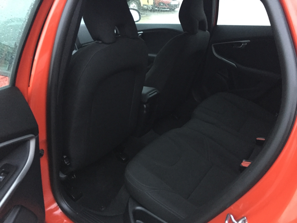 VOLVO V-40 2.0 INY 122CV