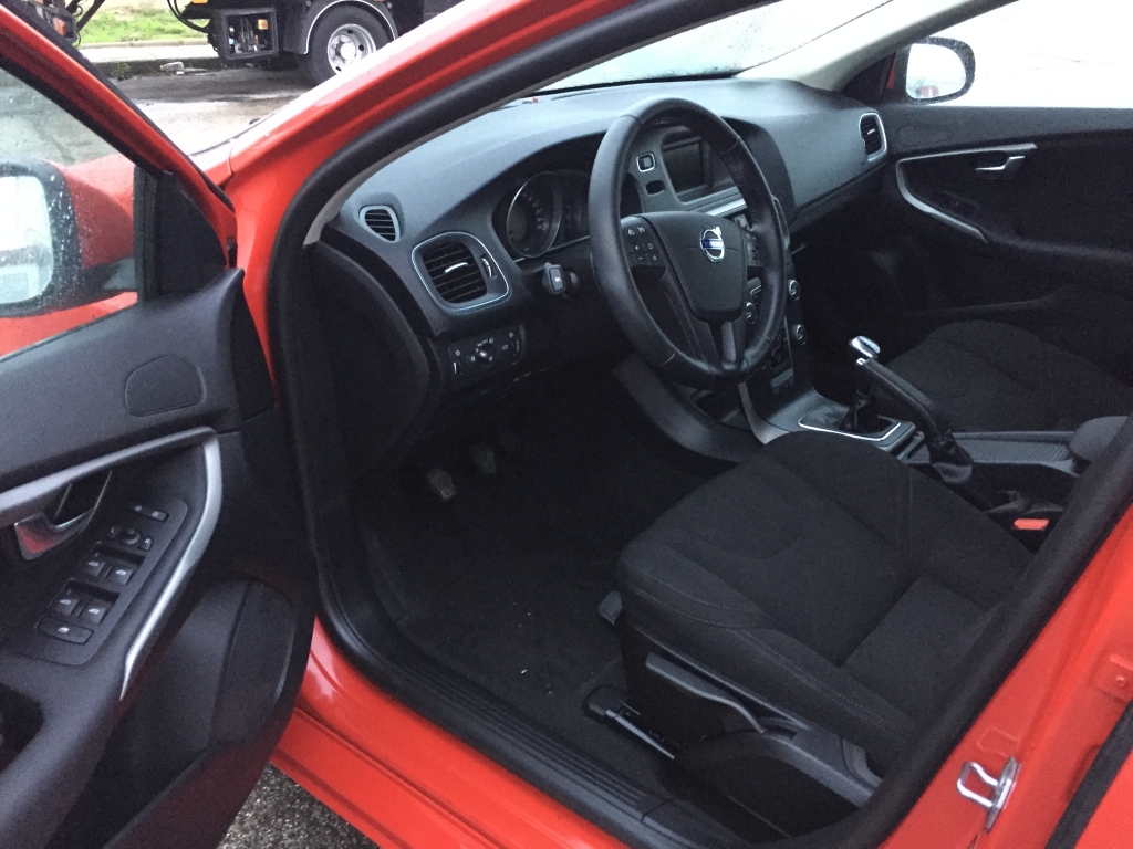 VOLVO V-40 2.0 INY 122CV