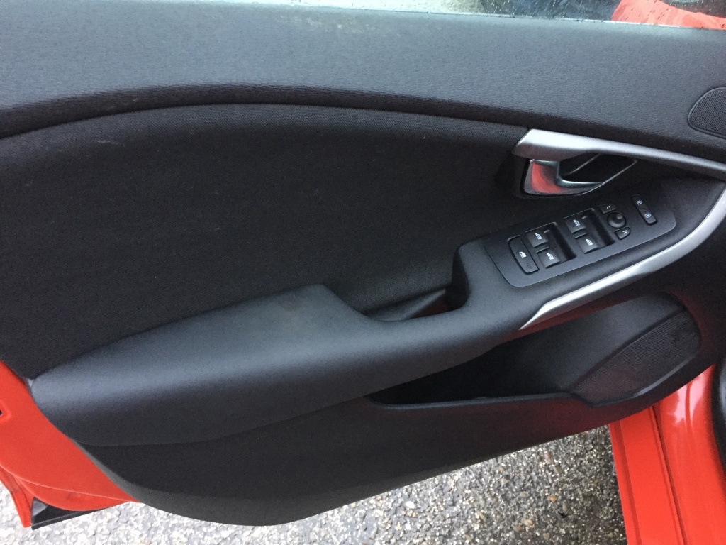 VOLVO V-40 2.0 INY 122CV