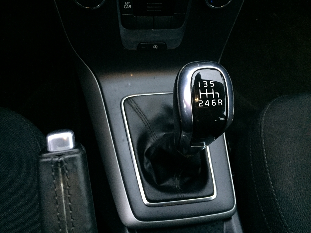 VOLVO V-40 2.0 INY 122CV