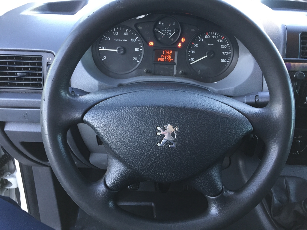 PEUGEOT EXPERT 1.6 HDI 9+0CV 6 PLAZAS