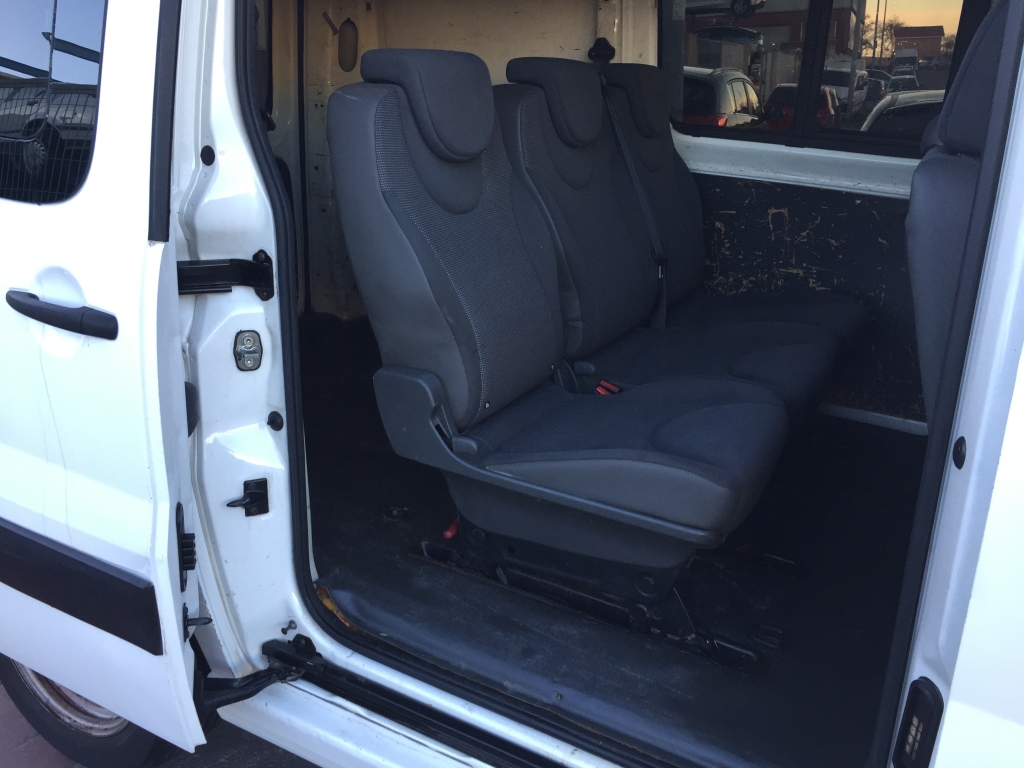 PEUGEOT EXPERT 1.6 HDI 9+0CV 6 PLAZAS