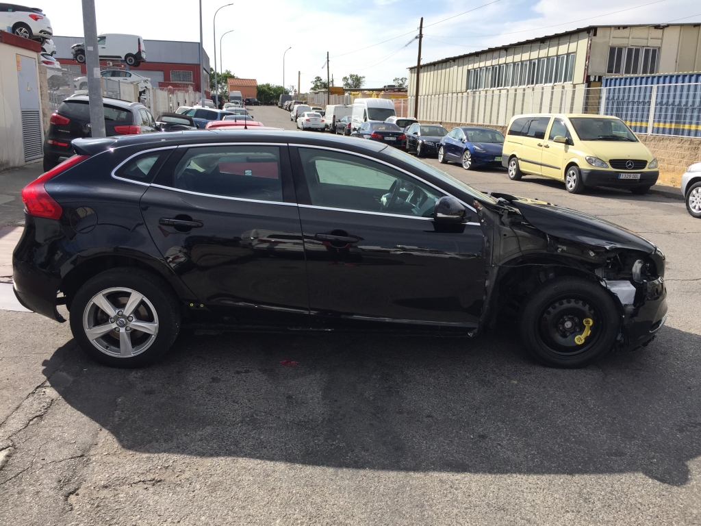 VOLVO V-40 2.0 INY 150CV