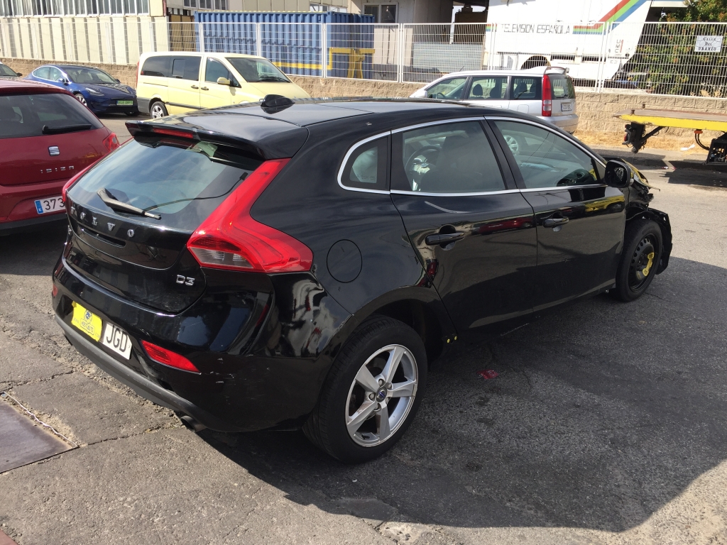 VOLVO V-40 2.0 INY 150CV