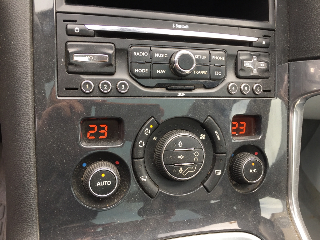 PEUGEOT 3008 1.6 HDI 110CV