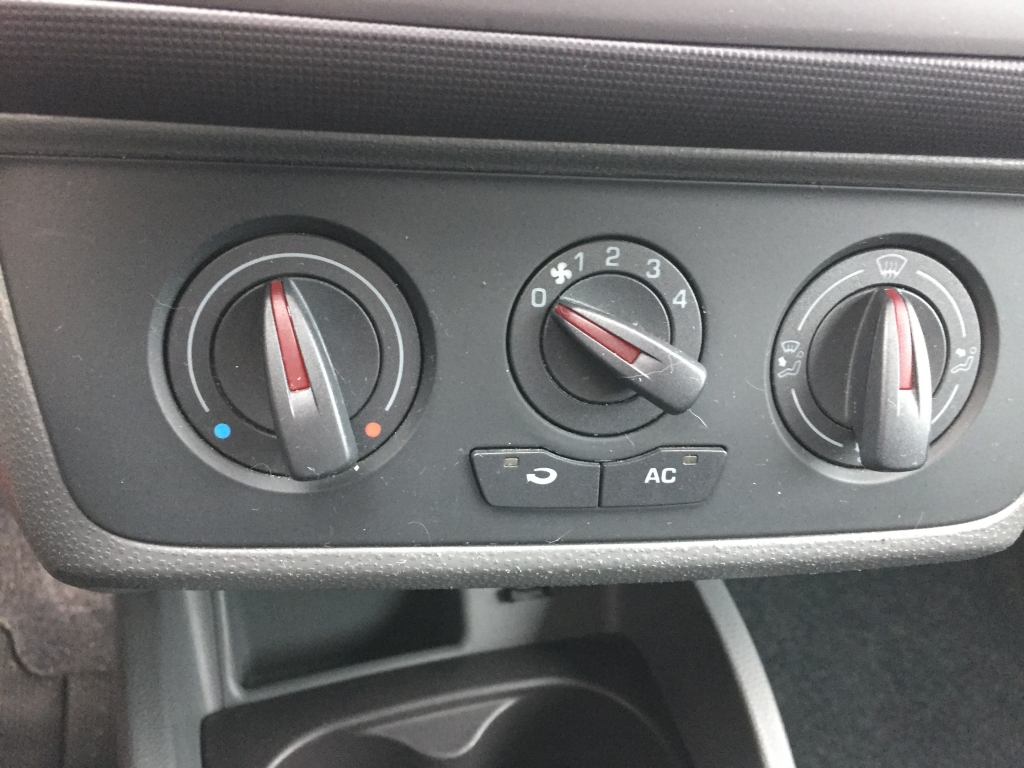 SEAT IBIZA 1.4 FSI 86CV