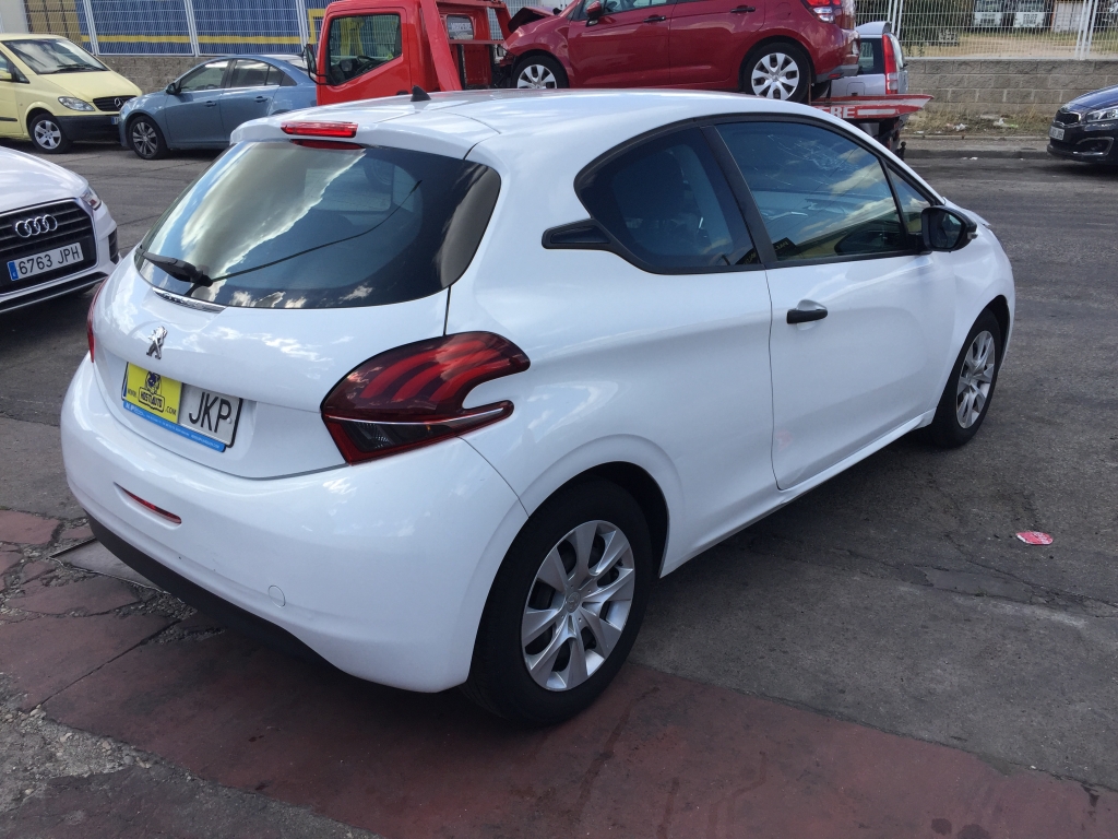 PEUGEOT 208 1.6 HDI 75CV