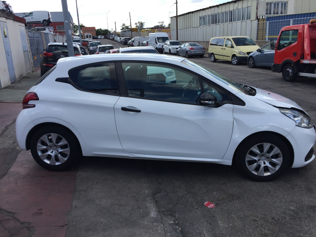 PEUGEOT 208 1.6 HDI 75CV