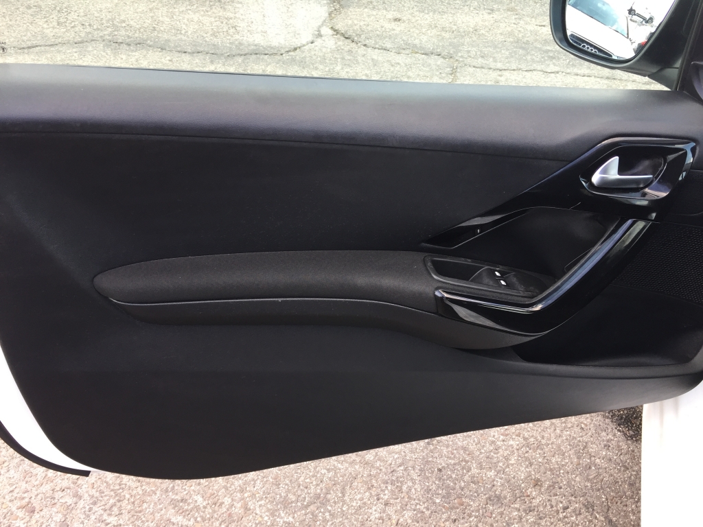 PEUGEOT 208 1.6 HDI 75CV