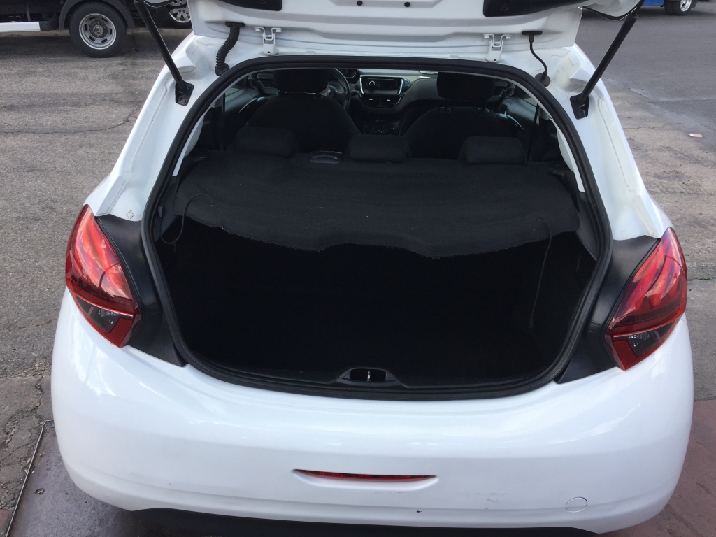 PEUGEOT 208 1.6 HDI 75CV