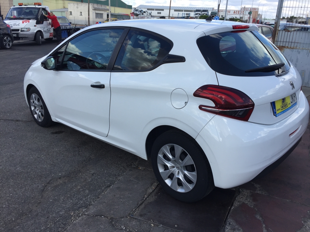 PEUGEOT 208 1.6 HDI 75CV