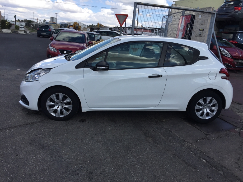 PEUGEOT 208 1.6 HDI 75CV