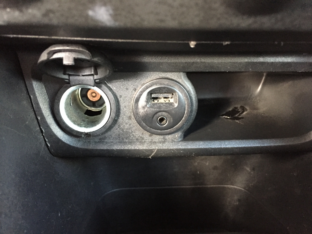 PEUGEOT 208 1.6 HDI 75CV