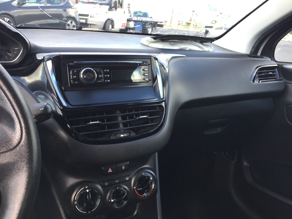 PEUGEOT 208 1.6 HDI 75CV