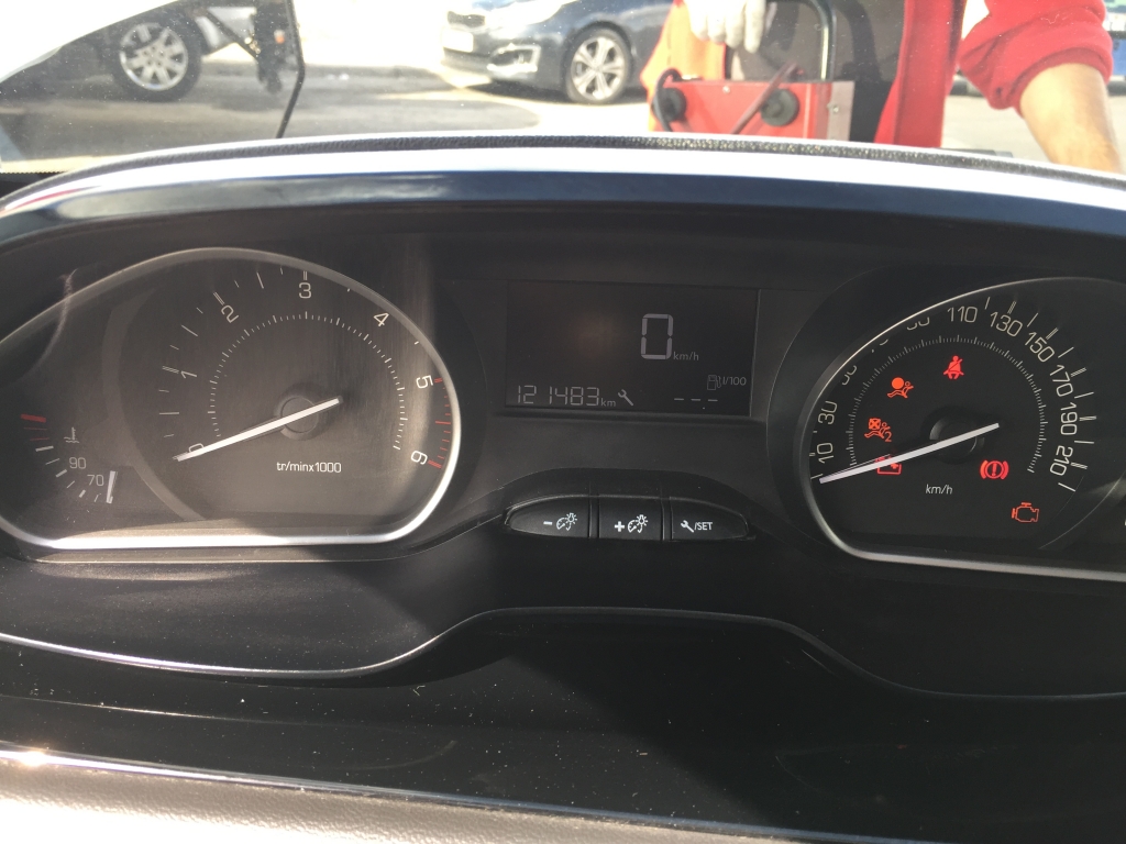 PEUGEOT 208 1.6 HDI 75CV