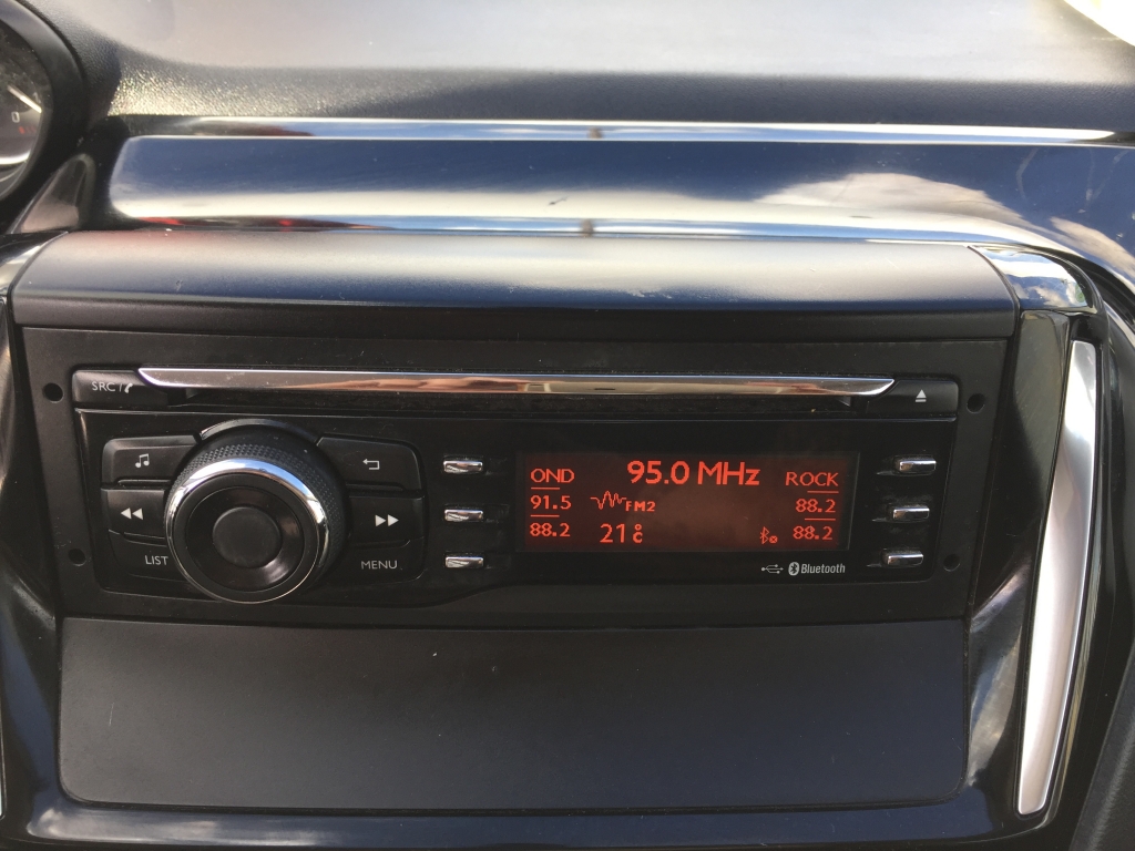 PEUGEOT 208 1.6 HDI 75CV