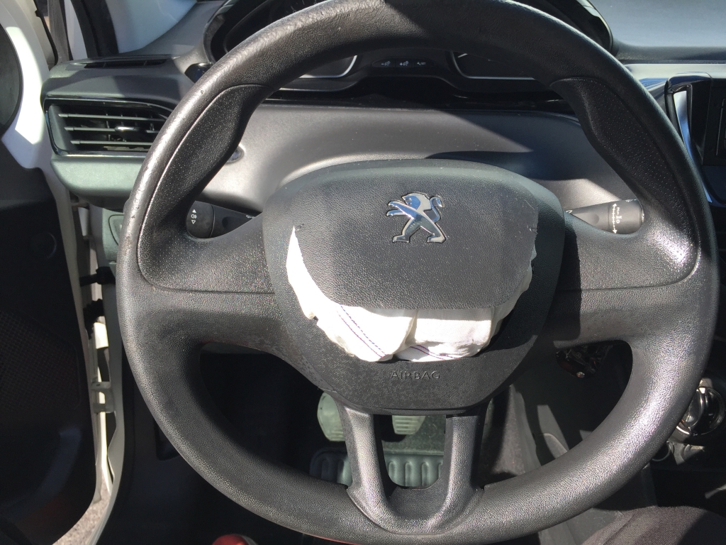 PEUGEOT 208 1.6 HDI 75CV