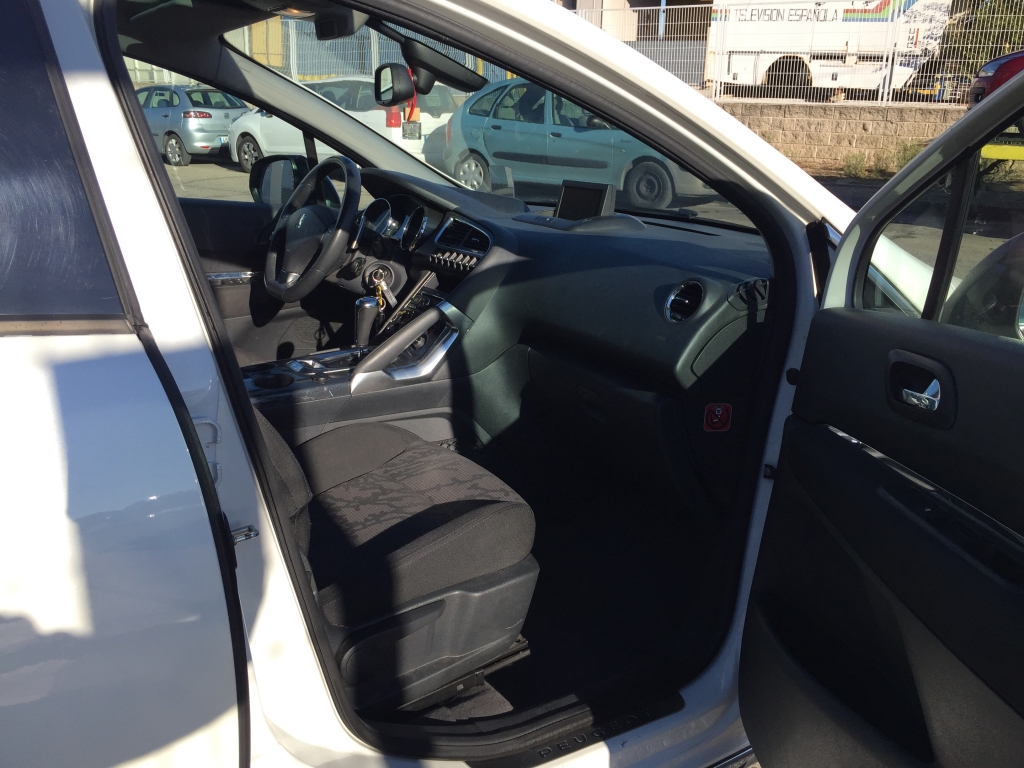 PEUGEOT 3008 1.6 HDI 112CV AUT