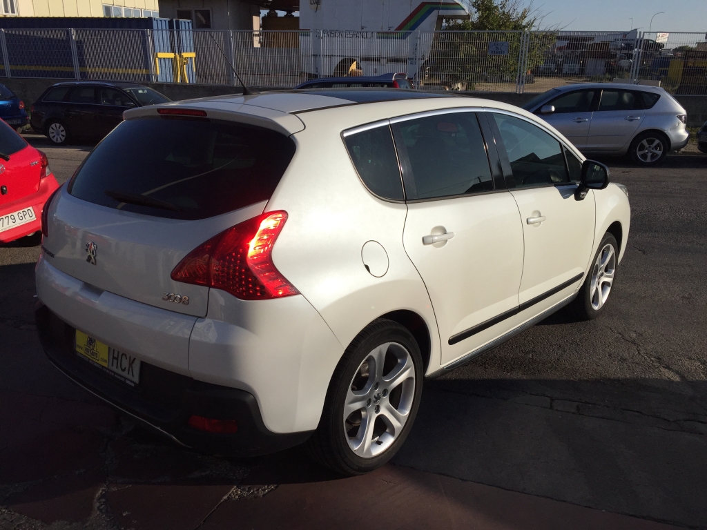PEUGEOT 3008 1.6 HDI 112CV AUT