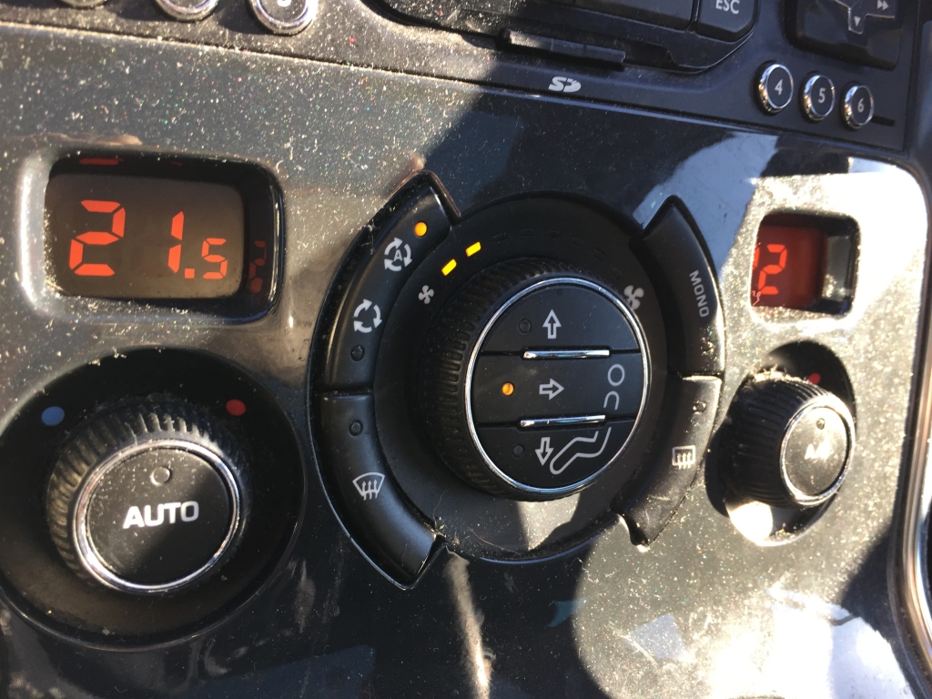 PEUGEOT 3008 1.6 HDI 112CV AUT