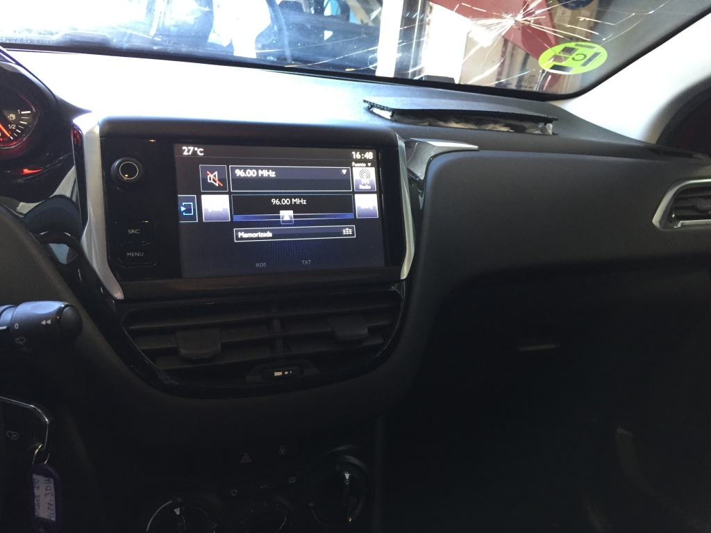 PEUGEOT 208 1.2 INY 82CV