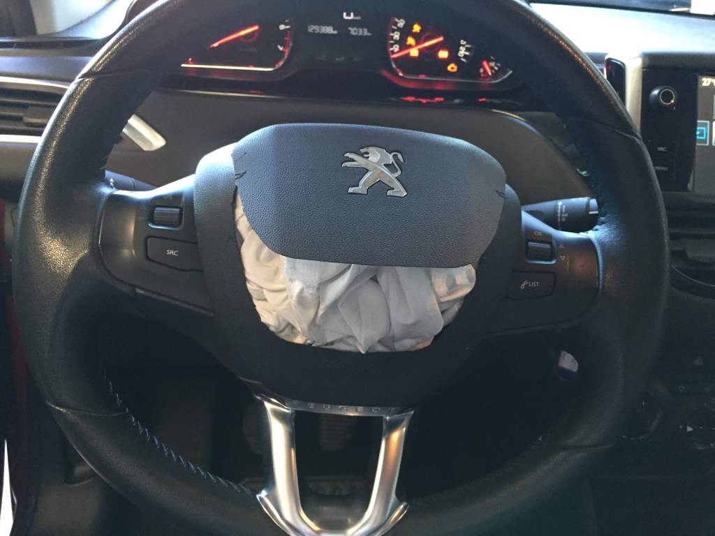 PEUGEOT 208 1.2 INY 82CV