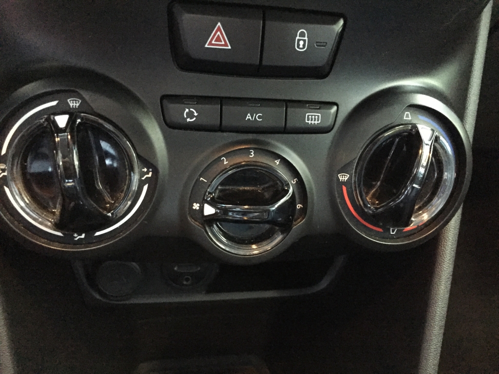 PEUGEOT 208 1.2 INY 82CV