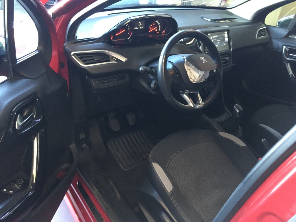 PEUGEOT 208 1.2 INY 82CV